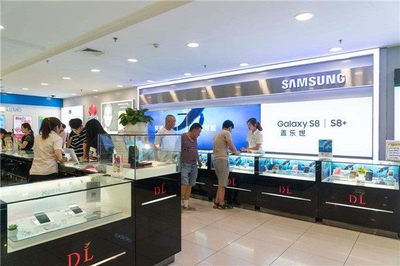 揭秘手機(jī)店生存之道 賣手機(jī)不掙錢，利潤點(diǎn)究竟在哪里？